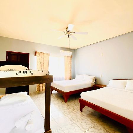 Veintisiete de Abril Hotel Georgi Cr מראה חיצוני תמונה