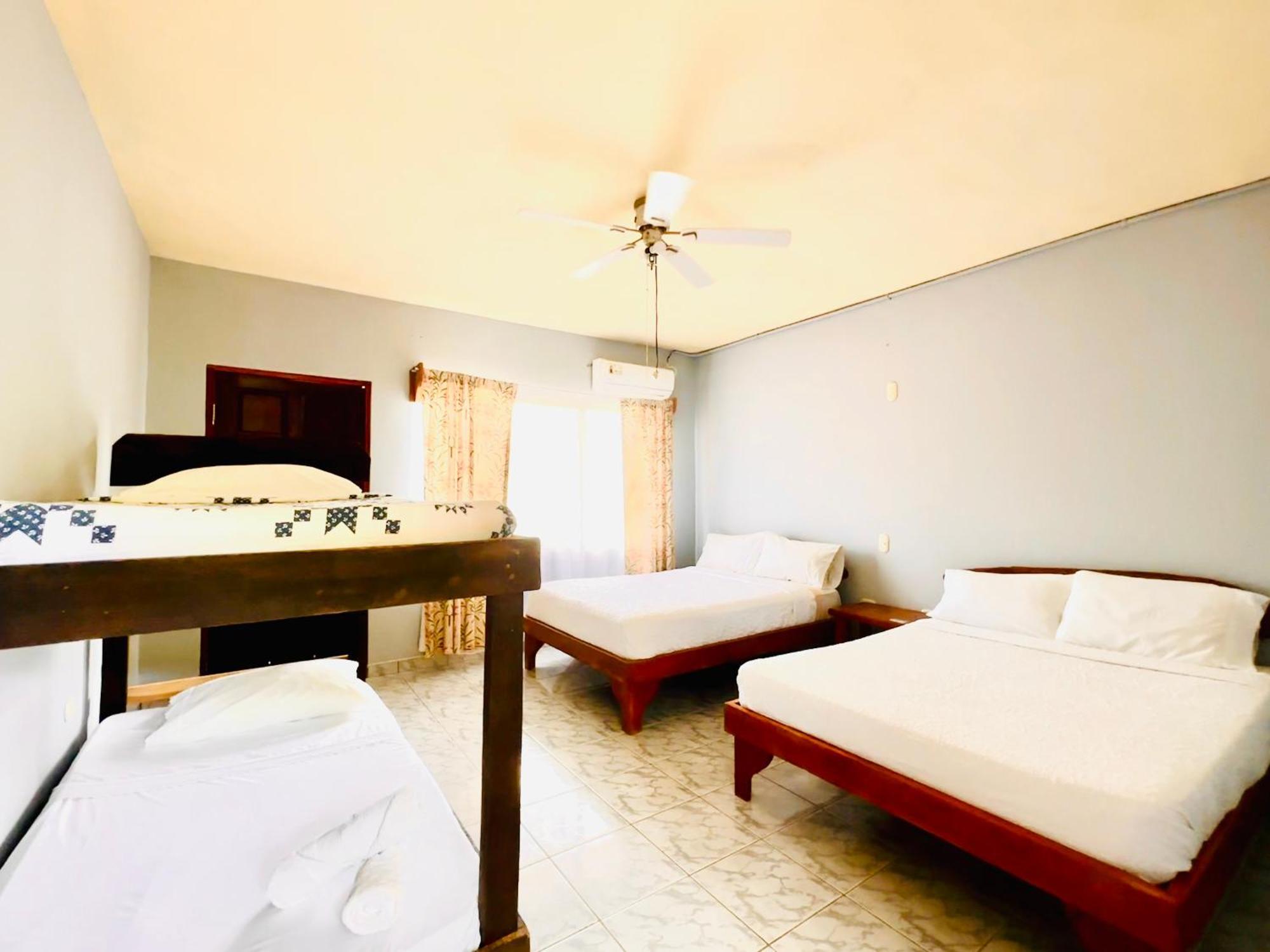 Veintisiete de Abril Hotel Georgi Cr מראה חיצוני תמונה