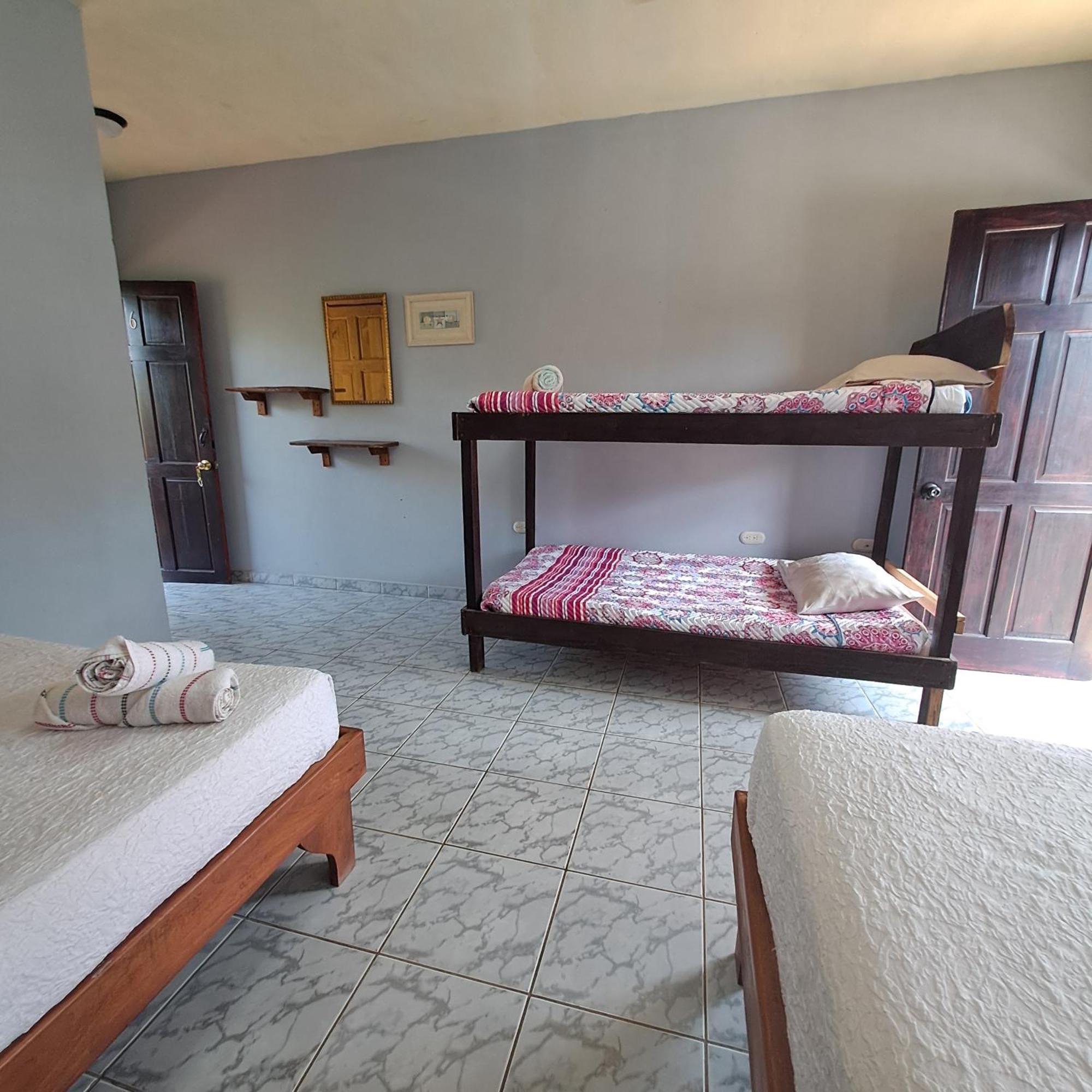 Veintisiete de Abril Hotel Georgi Cr מראה חיצוני תמונה
