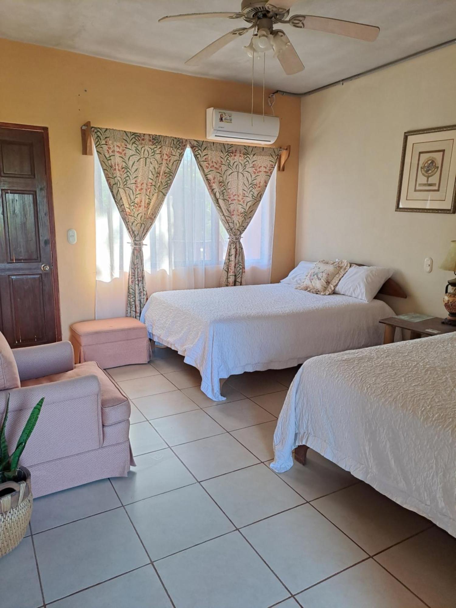 Veintisiete de Abril Hotel Georgi Cr מראה חיצוני תמונה